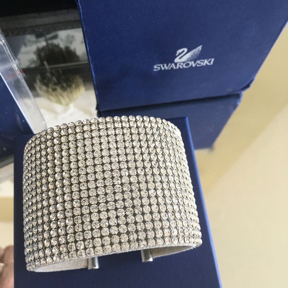 Original   Authentic   Swarovski bangle bracelet